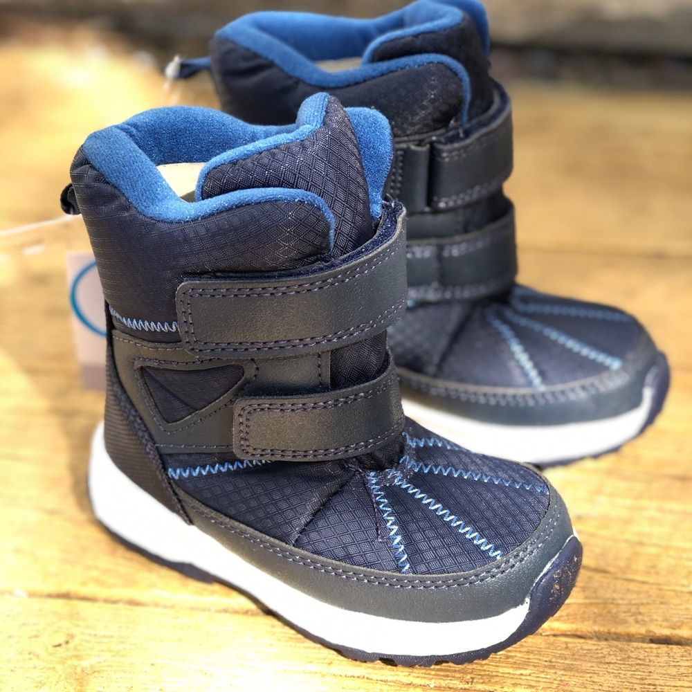 Blue carters snow boots size 8